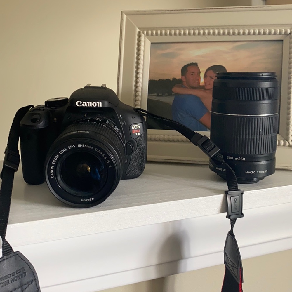 Canon camera - Picture 2 of 5